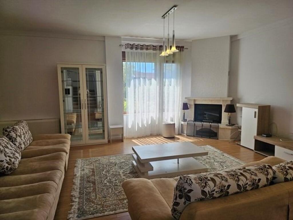 🏡 Three-Storey Villa for Rent on Vilave Street near Teg