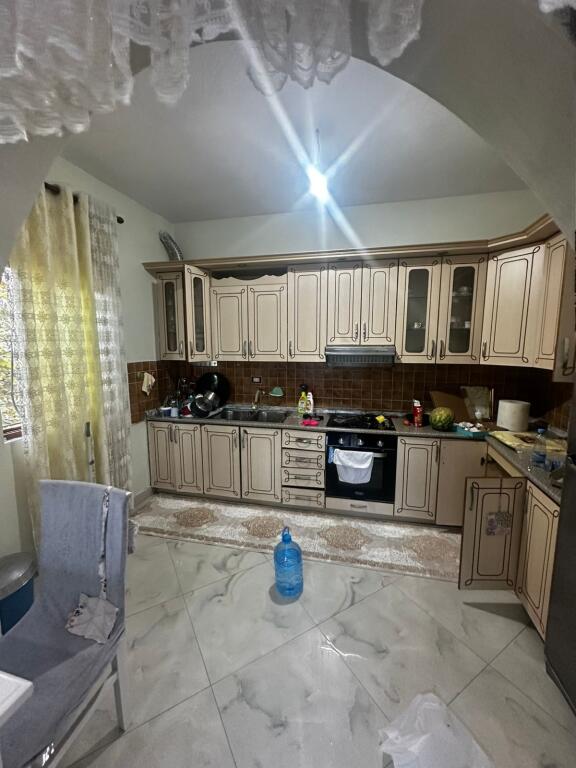 🏡 Shitet Vilë 2-Katëshe Manze