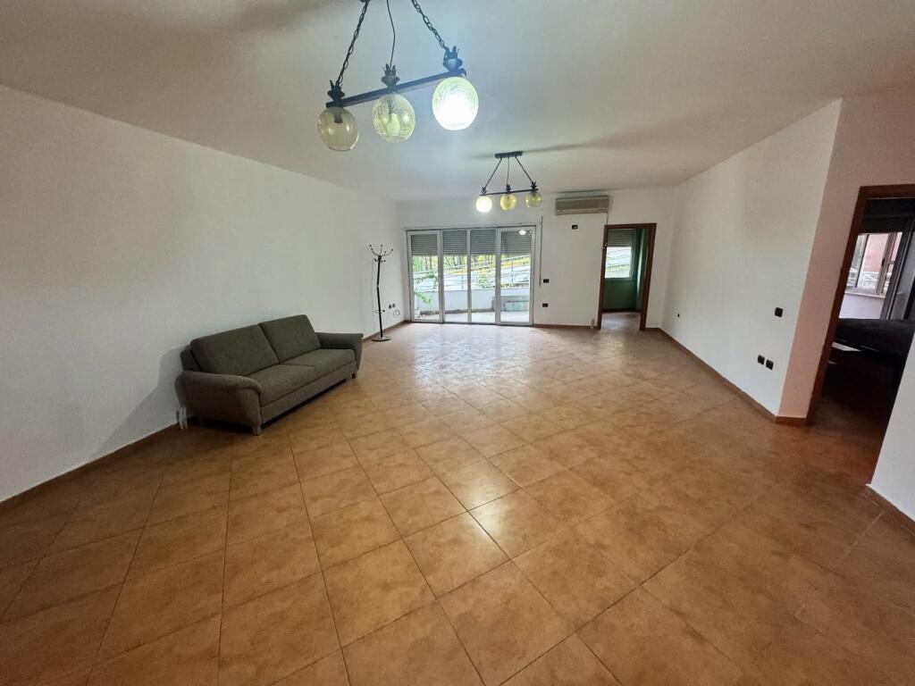 🟩 SHITET APARTAMENT 3+1+2 ME GARAZH – PRANË KODRËS SË DIELLIT PER BANIM OSE ZYRE