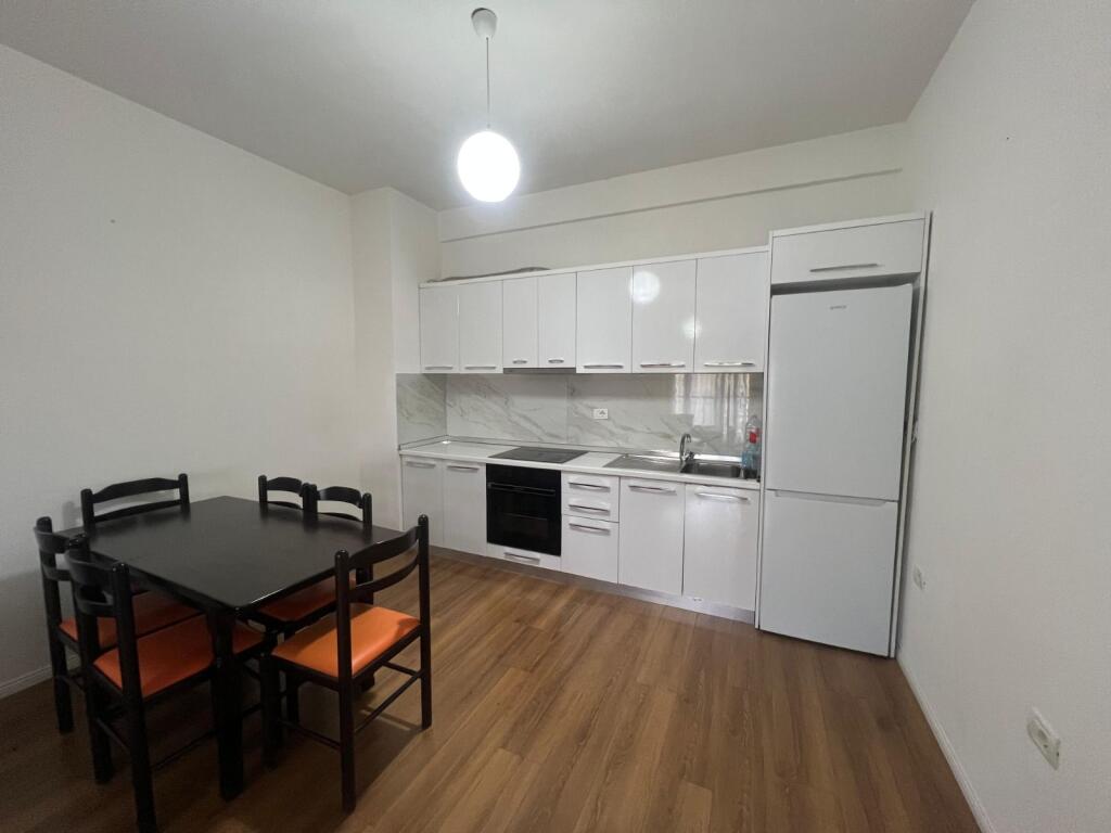 Apartament 1+1+Post Parkimi për Qera,
