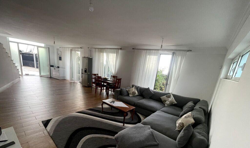 Vendiamo una villa vicino al Lago Farka!