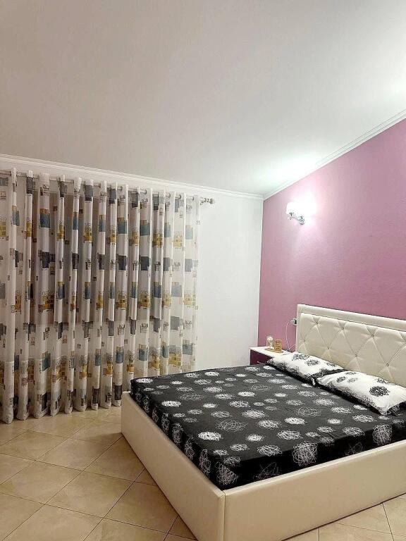 🏡 EXCLUSIVE PROPERTY ON THE “TAULANTIA” PROMENADE, Kavaje — INVESTMENT OPPORTUNITY A building with high development potential is for sale, located on the main road