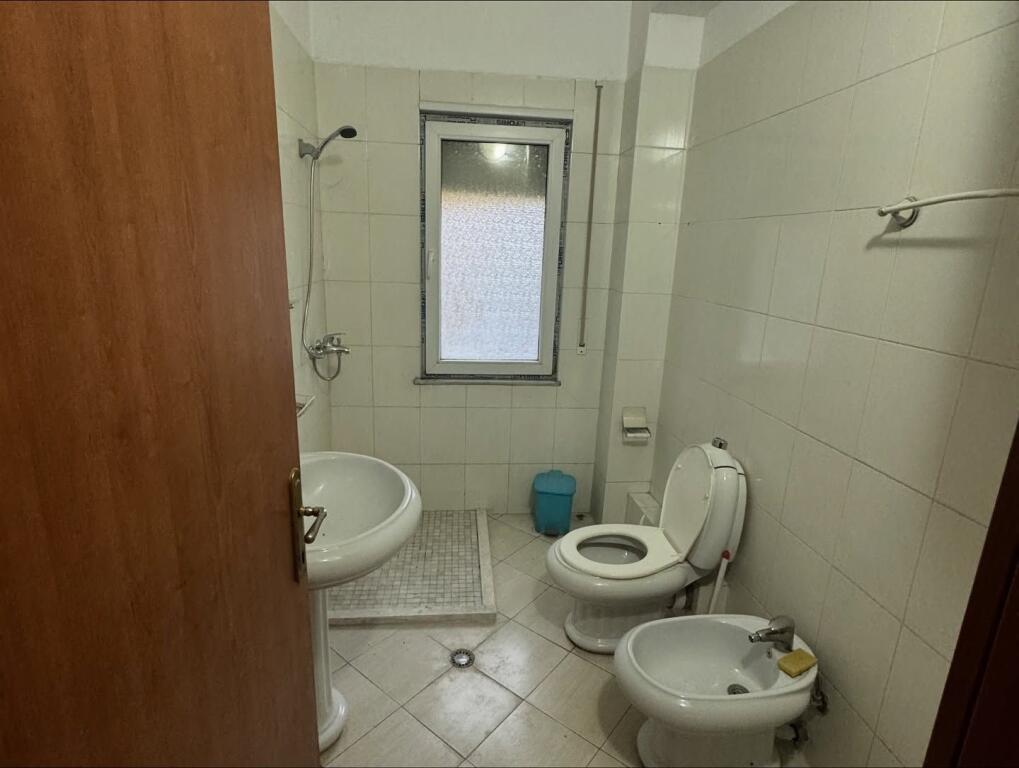 🟩 SHITET APARTAMENT 3+1+2 ME GARAZH – PRANË KODRËS SË DIELLIT PER BANIM OSE ZYRE