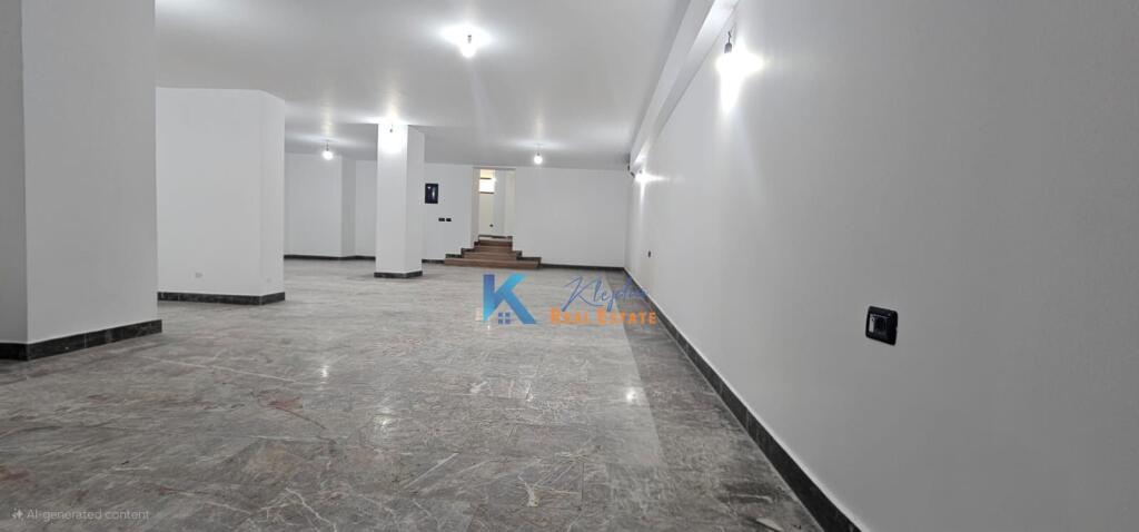 AMBIENTE COMMERCIALE IN AFFITTO – Bllok