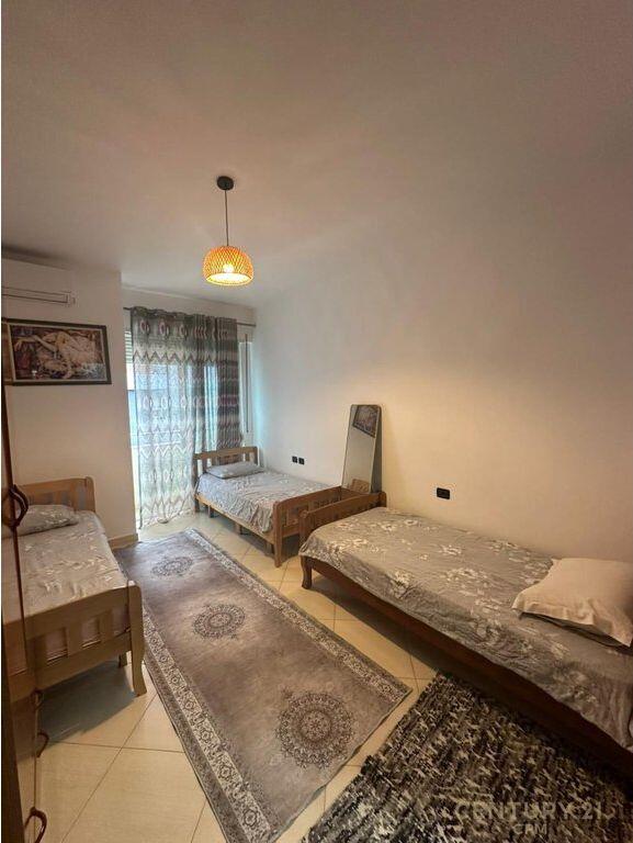 APARTAMENT 2+1+2 PRANË PAZARIT TË RI!