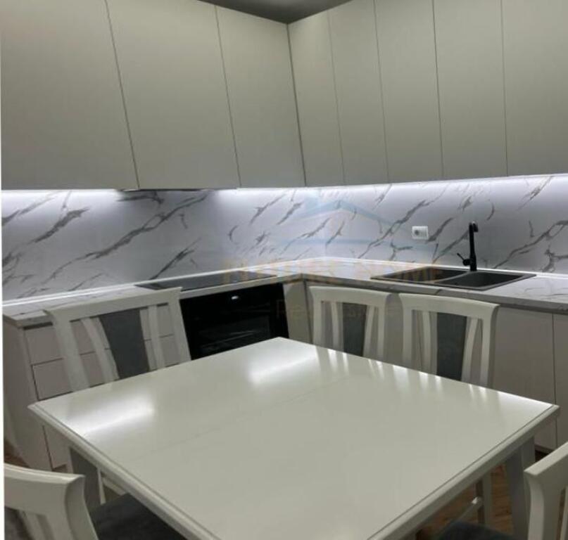 Affitto | Appartamento 2+1+2 + Posto Auto | Porcelan, Tirana