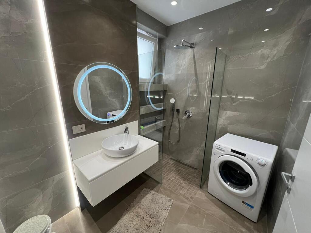 APARTAMENT 2+1+2 PËR QERA TEK LIQENI THATE!
