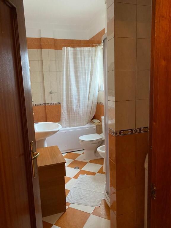 🏡Jepet me qera Apartament Dublex 4+1+2  📍Adresa : 21 Dhjetori Afer Mondjalit