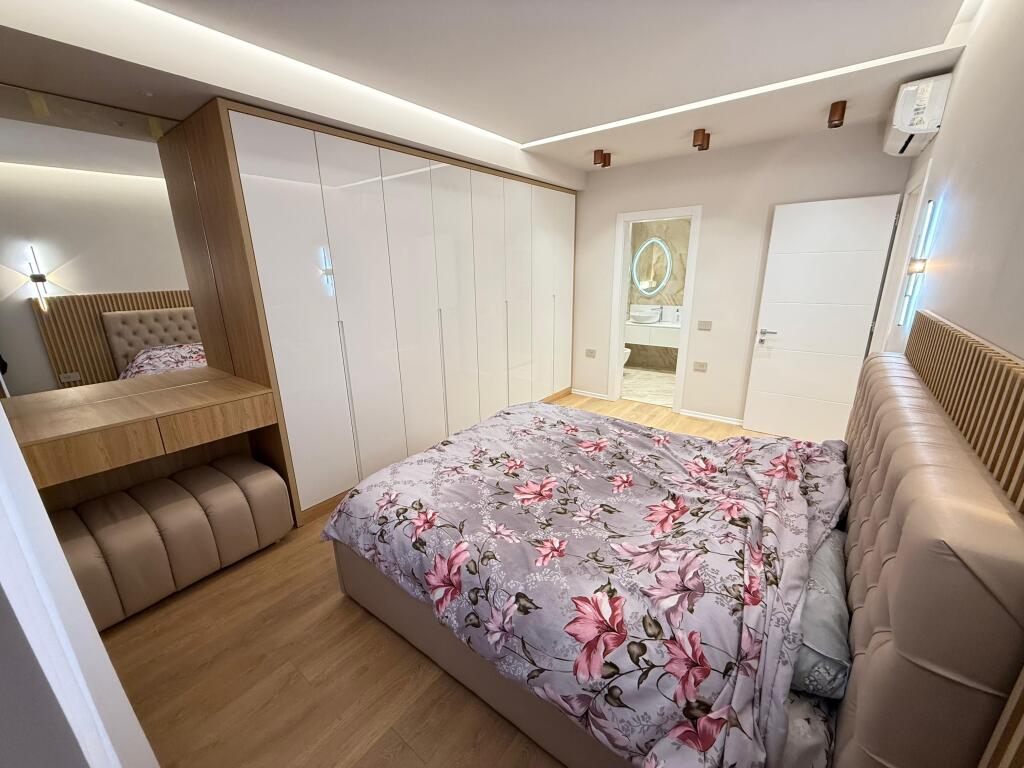 Qera Super Apartament 2+1+2 tualete  Kati 3,pallat I ri me ashensor Mobilimi I ri,pabanuar me pare  📍Liqeni i thate ,Kompleksi Fz  Cmimi 1000€