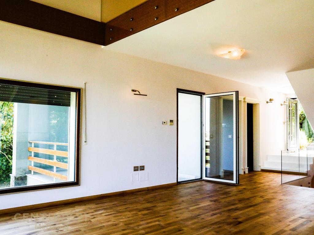 Vilë Luksoze për Shitje – Long Hill Residence