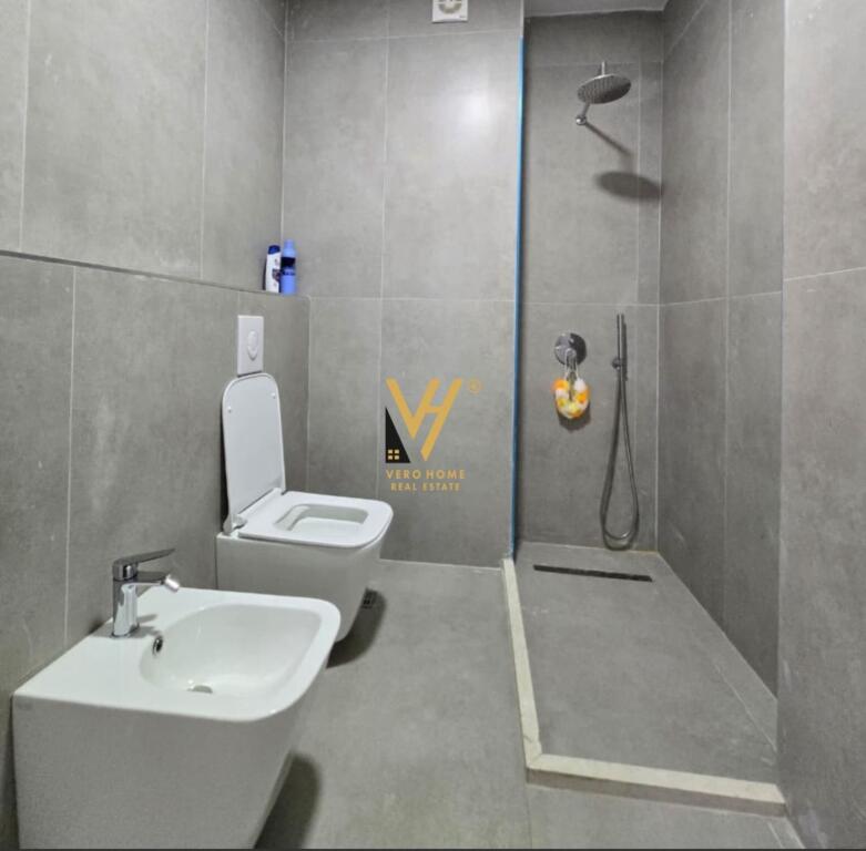 JEPET APARTAMENT 2+1+BLK ME QIRA TE KOMUNA E PARISIT 850 EURO