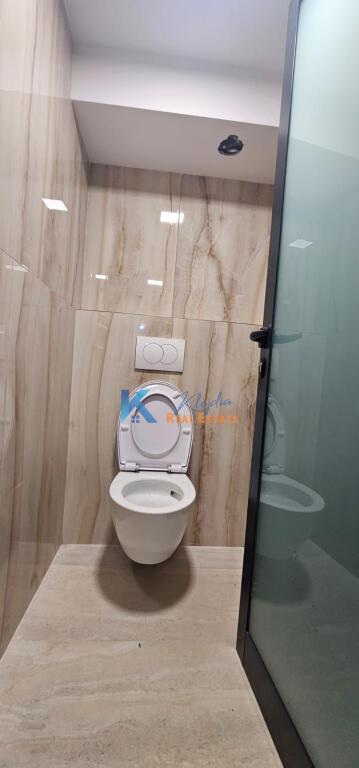 AMBIENTE COMMERCIALE IN AFFITTO – Bllok