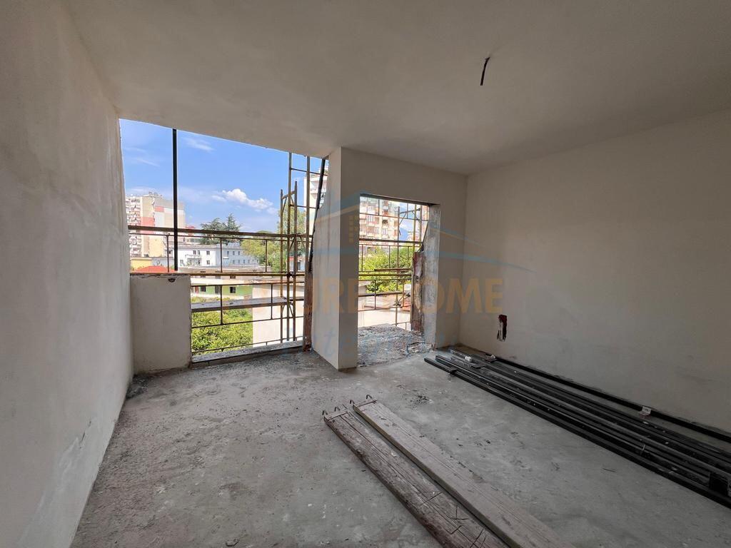 VENDESI APPARTAMENTO 2+1 VICINO AIR ALBANIA