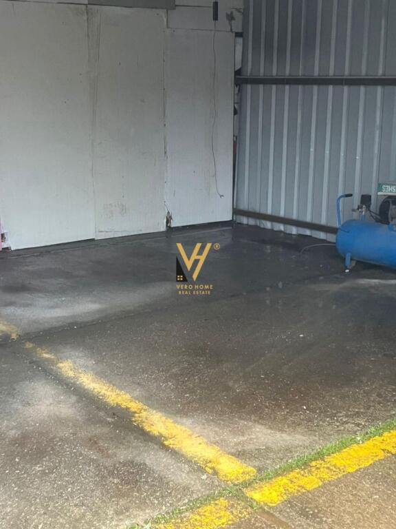 WAREHOUSE 1,060 M2 FOR RENT AT 5 MAJI 80,000 LEKE