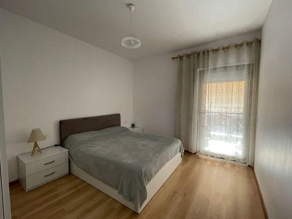 Jepet me qira apartament  1+1 ne Kompleksin Delijorgji.