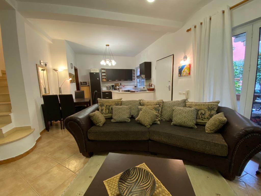 🏡Jepet me qera Apartament Dublex 4+1+2  📍Adresa : 21 Dhjetori Afer Mondjalit