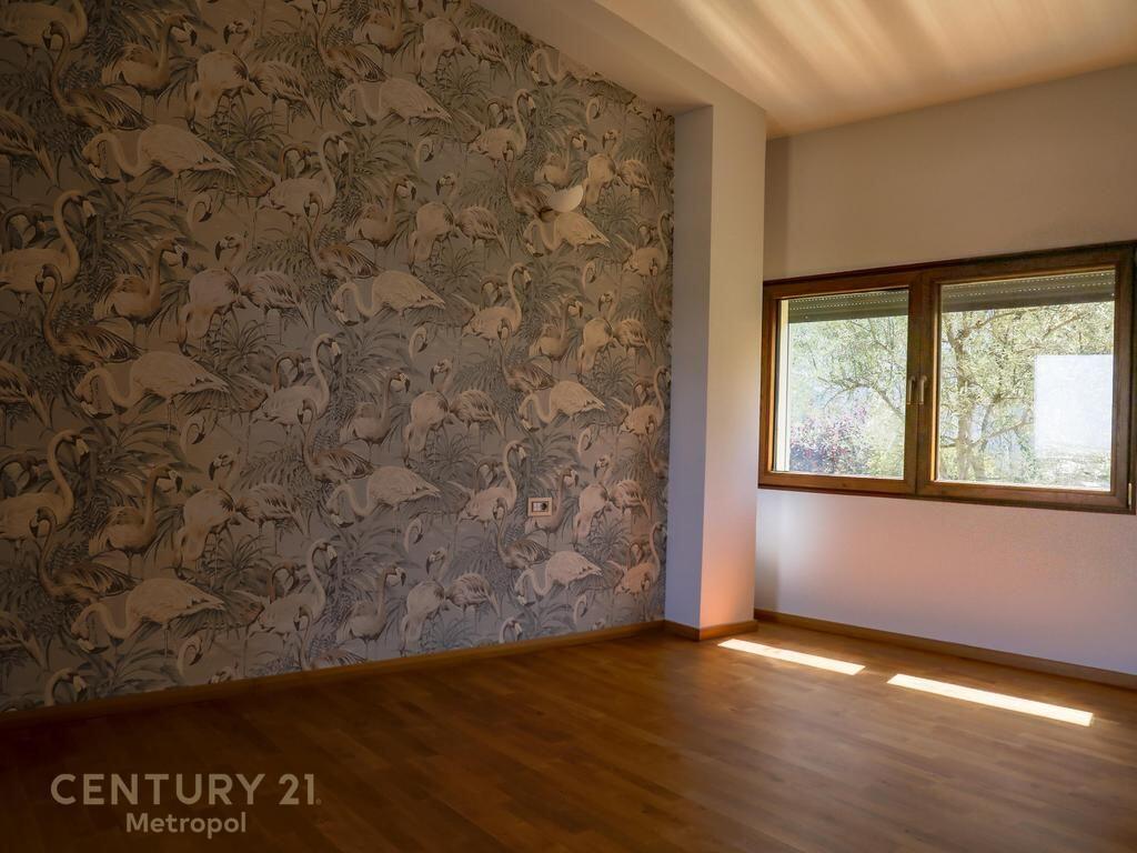 Vilë Luksoze për Shitje – Long Hill Residence
