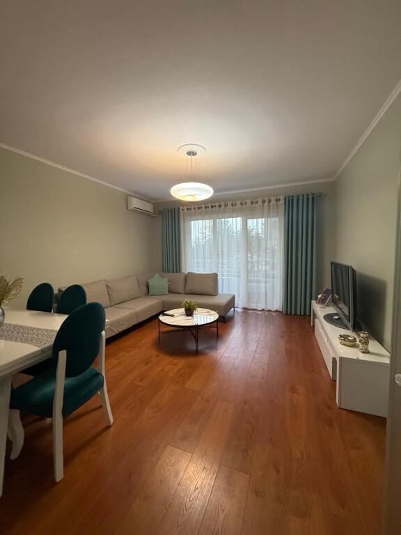 Apartment 2+1 for rent, Botanical Garden, near the mosque Price: 580 thousand lek  