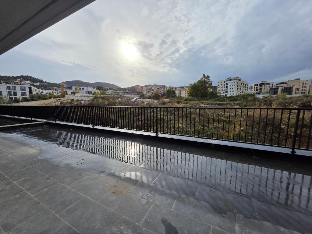 Jepet me qera apartament 2+1+2+post parkim+verande, Liqeni i Thate