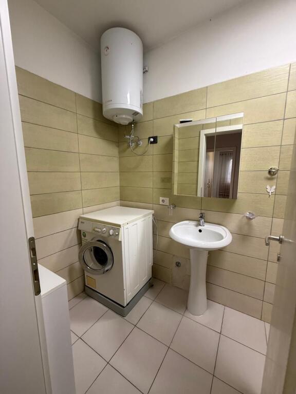 Apartment 2+1 for rent, Botanical Garden, near the mosque Price: 580 thousand lek  