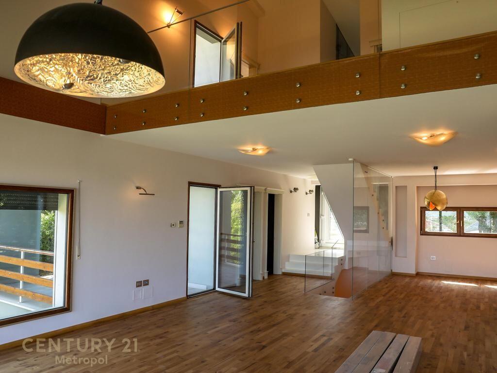 Vilë Luksoze për Shitje – Long Hill Residence