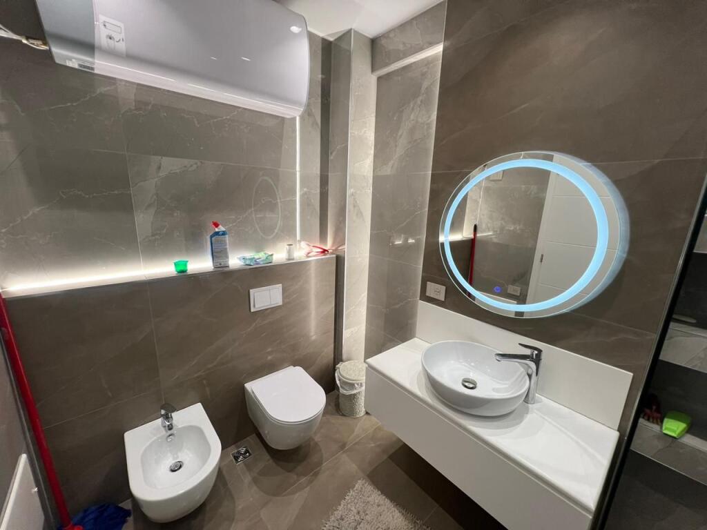 APARTAMENT 2+1+2 PËR QERA TEK LIQENI THATE!
