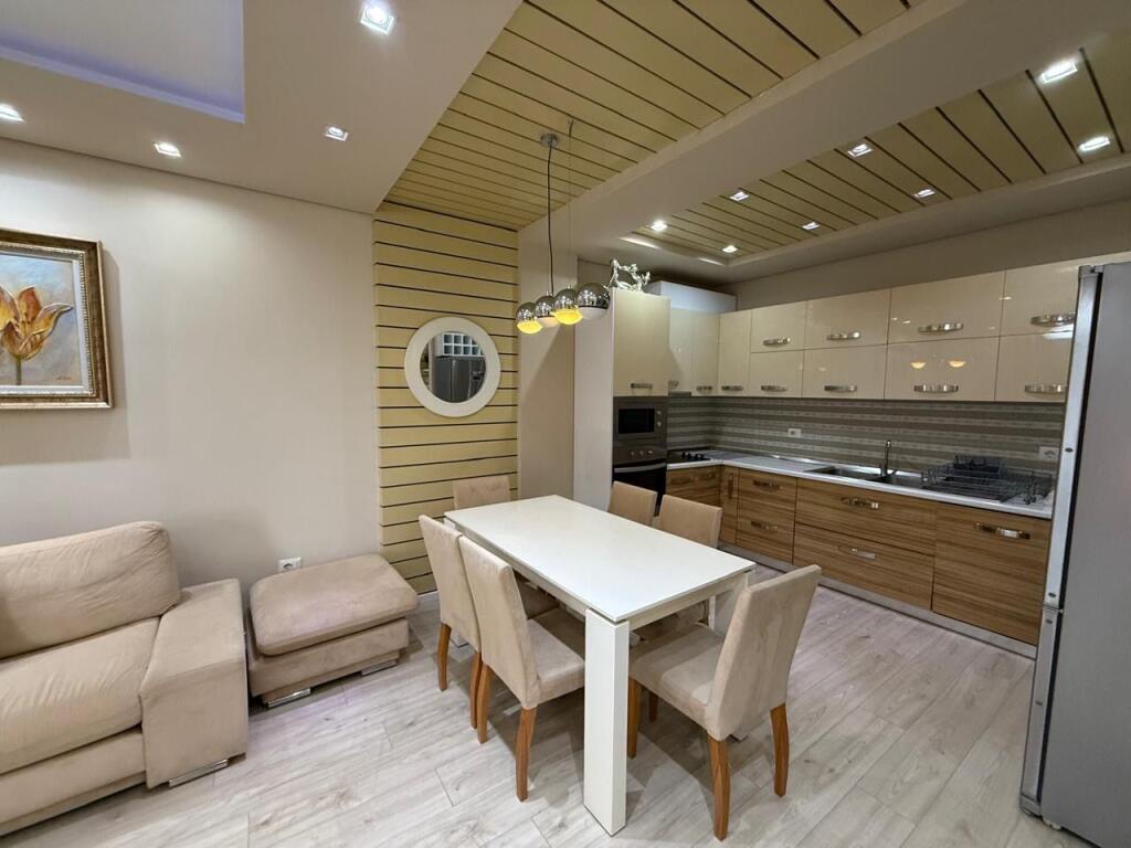 Apartament 2+1+ parkim ne Xhamllik