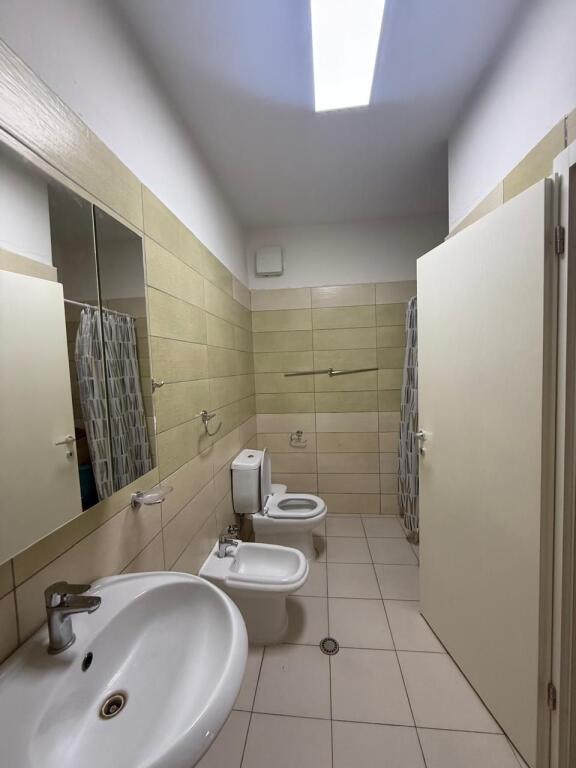 Apartment 2+1 for rent, Botanical Garden, near the mosque Price: 580 thousand lek  