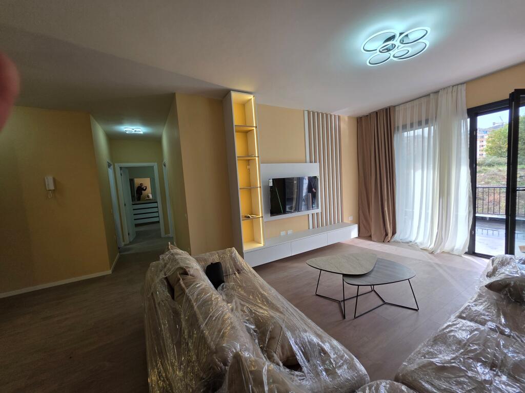 Jepet me qera apartament 2+1+2+post parkim+verande, Liqeni i Thate