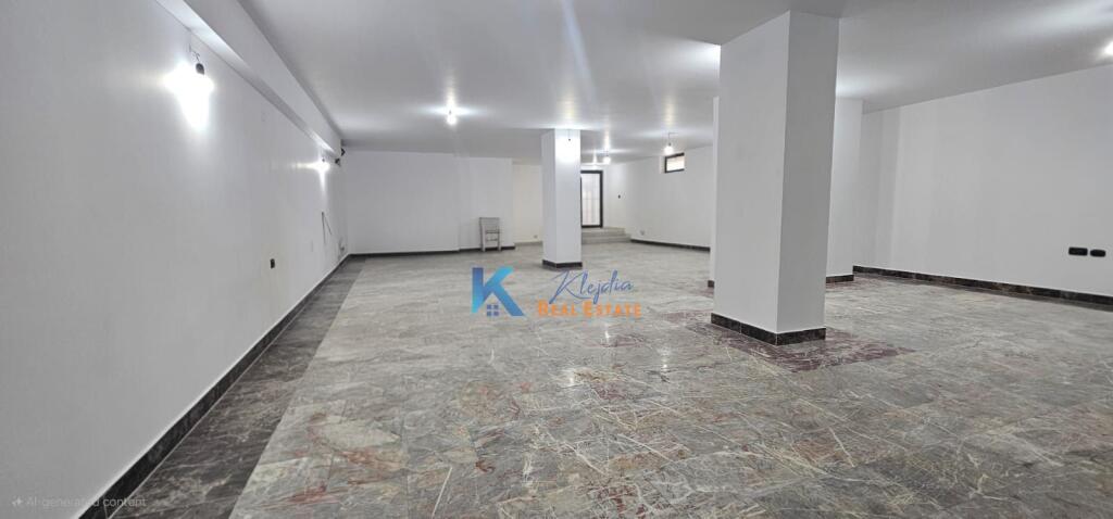 AMBIENTE COMMERCIALE IN AFFITTO – Bllok