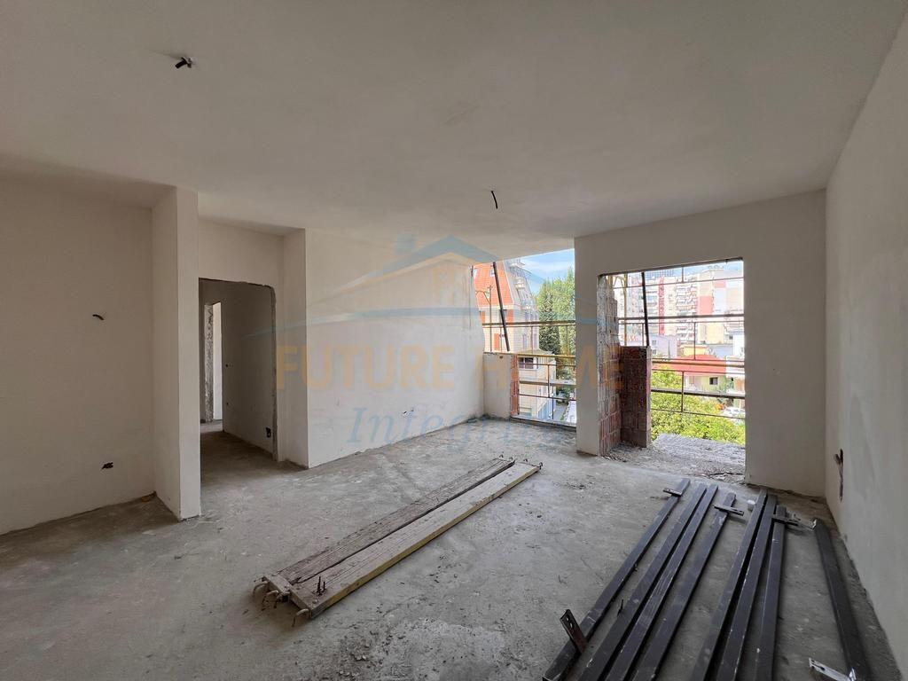 VENDESI APPARTAMENTO 2+1 VICINO AIR ALBANIA