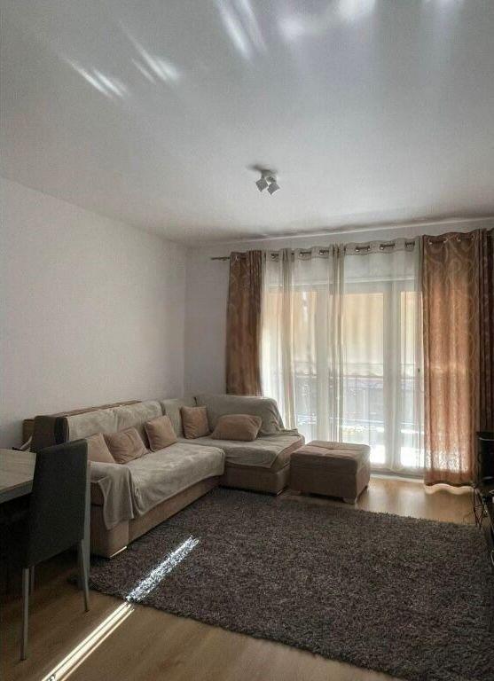 Jepet me qira apartament  1+1 ne Kompleksin Delijorgji.