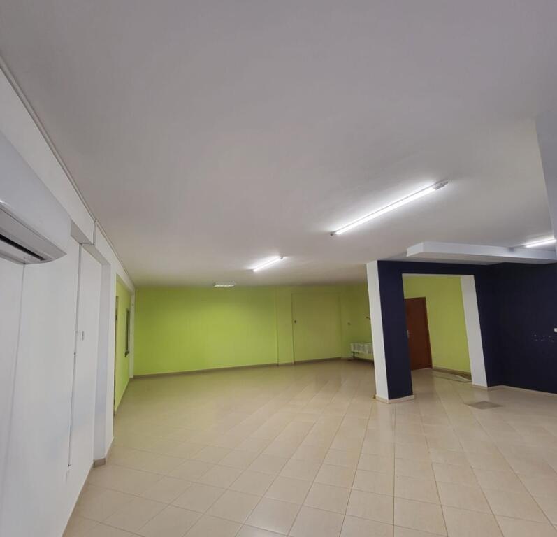 📦 Jepet me qira magazinë/depo 📍 Mbikalimi i Komunës së Parisit