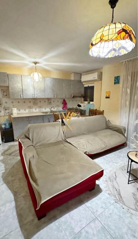 AFFITTASI APPARTAMENTO 1+1 IN CENTRO 45.000 LEKE