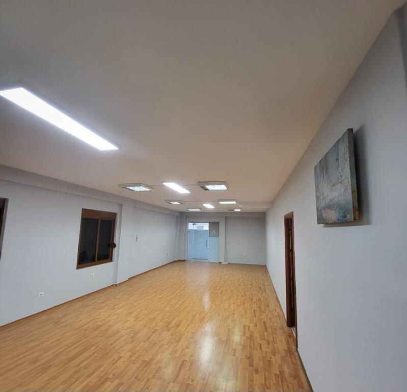 📦 Jepet me qira magazinë/depo 📍 Mbikalimi i Komunës së Parisit