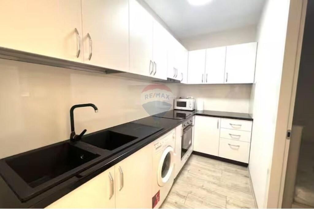 Shitet apartament 1+1 prane Rruges Qemal Stafa ne zonen e Pazarit te ri.