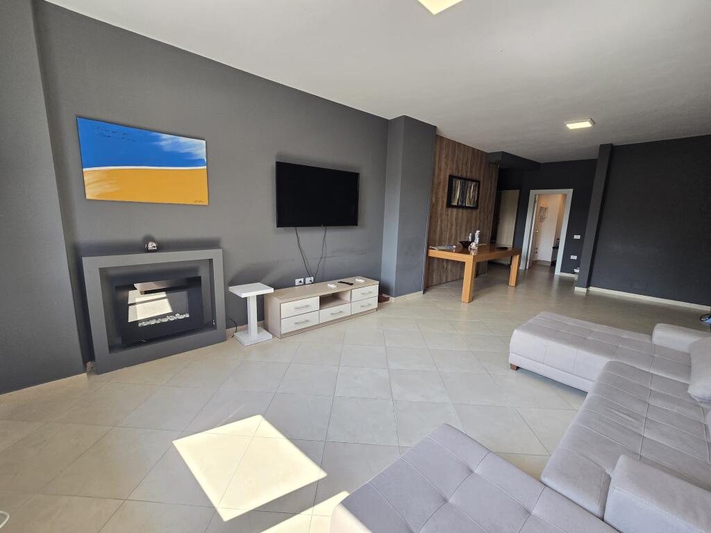 Apartament/Qera per banim ,Zyre📍Qender ,Toptani center