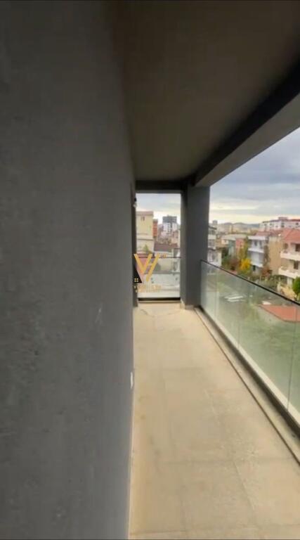 SI AFFITTA AMBIENTE 117 M2 A 5 MAJI 500 EURO