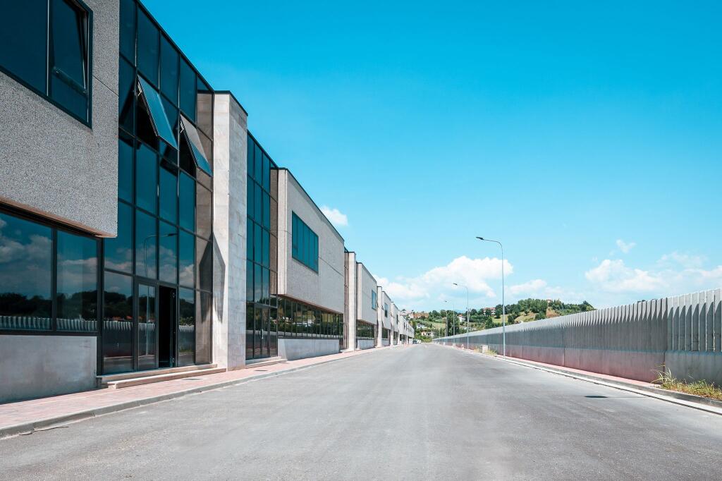 Capannone in Vendita vicino all'Autostrada Tirana–Durazzo – Ottima Opportunità di Investimento