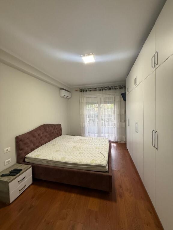 Apartment 2+1 for rent, Botanical Garden, near the mosque Price: 580 thousand lek  