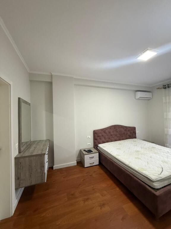 Apartment 2+1 for rent, Botanical Garden, near the mosque Price: 580 thousand lek  