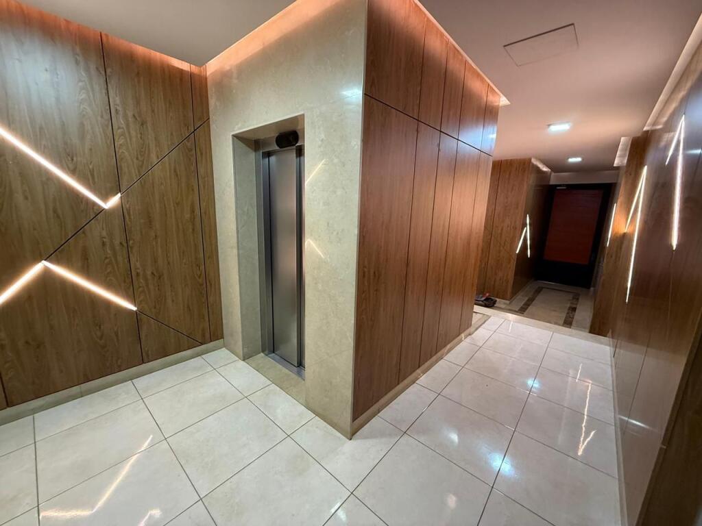 📢 Appartamento in Affitto 🏡 2+1+2 📍 Stazione Ferroviaria – Quatrum Residence 🏢 4° piano, residenza moderna con 2 ascensori 💶 Prezzo: 800 € / mese
