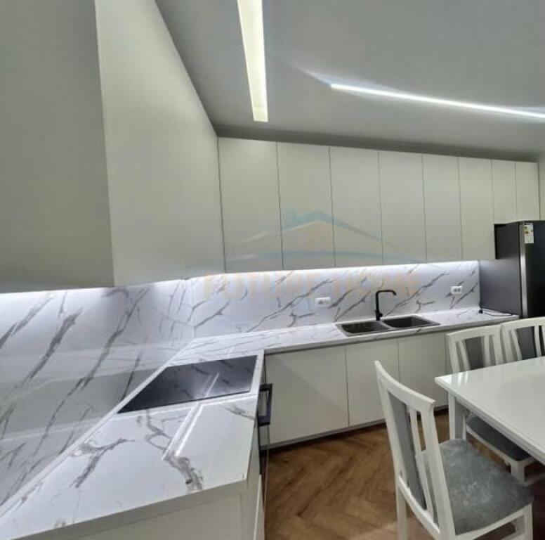Affitto | Appartamento 2+1+2 + Posto Auto | Porcelan, Tirana