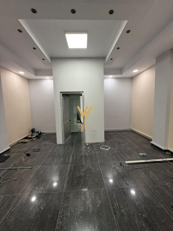 JEPET AMBIENT BIZNESI 75 M2 ME QERA NE ASTIR 60.000 LEKE