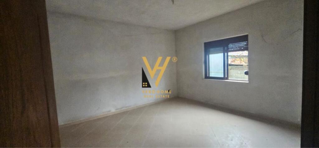 VENDESI CASA SU DUE PIANI A KAVAJA 90.000 EURO