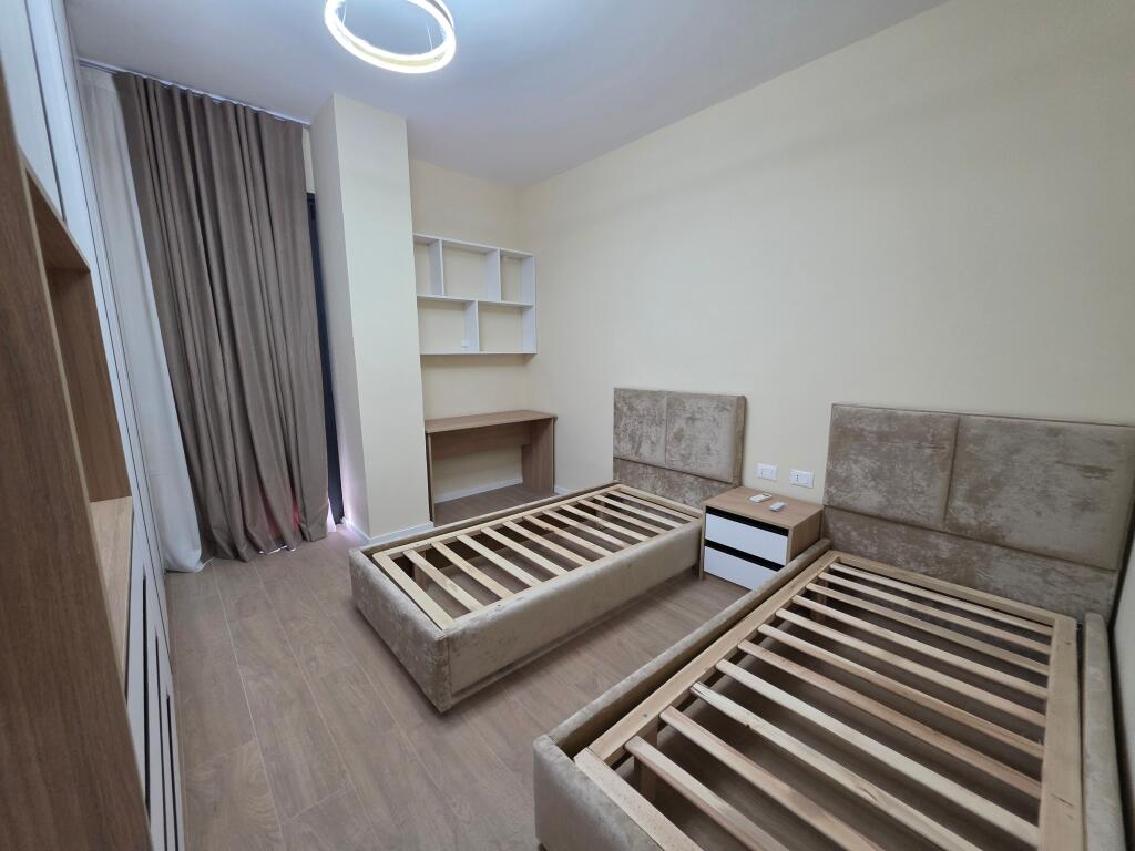 Jepet me qera apartament 2+1+2+post parkim+verande, Liqeni i Thate