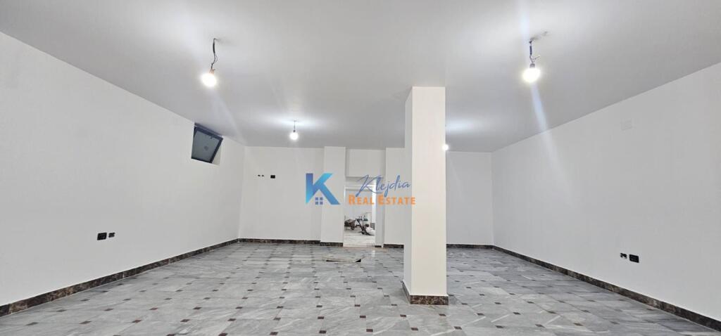 AMBIENTE COMMERCIALE IN AFFITTO – Bllok
