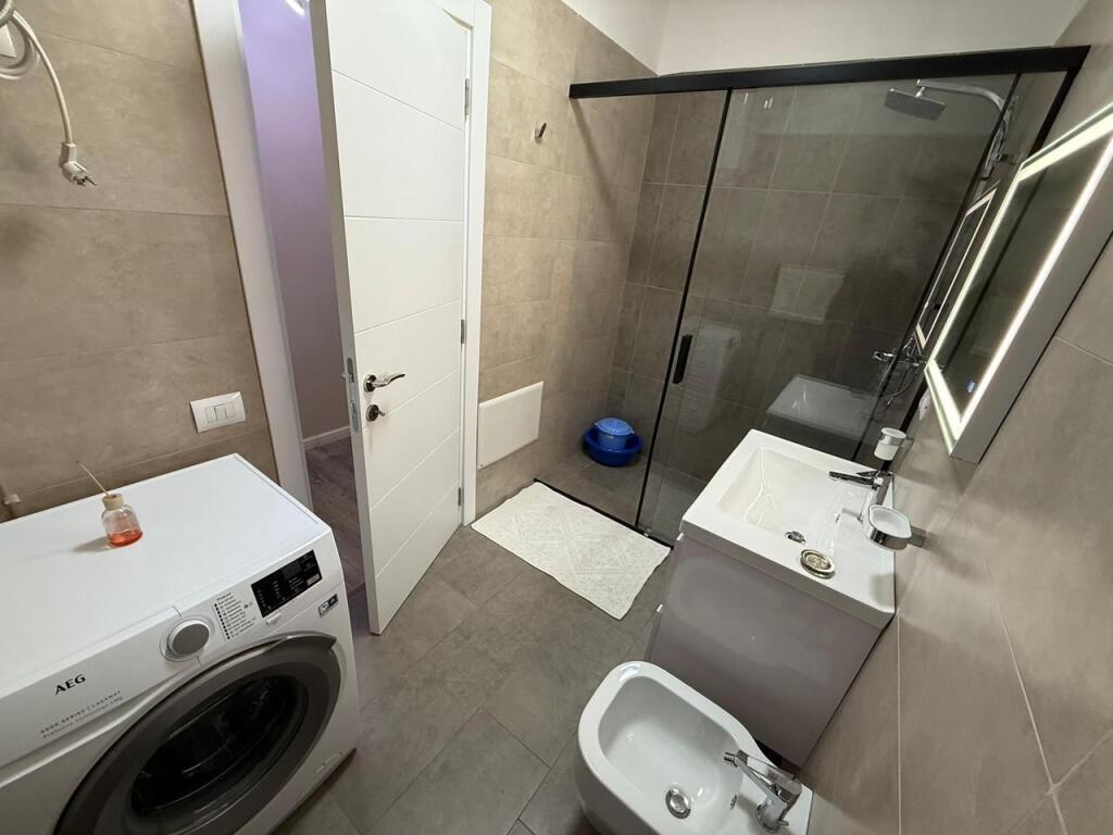 📢 Appartamento in Affitto 🏡 2+1+2 📍 Stazione Ferroviaria – Quatrum Residence 🏢 4° piano, residenza moderna con 2 ascensori 💶 Prezzo: 800 € / mese