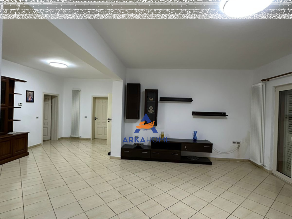 VILLA SU 3 PIANI IN AFFITTO "RRUGA E ELBASANIT" 8.000 EURO