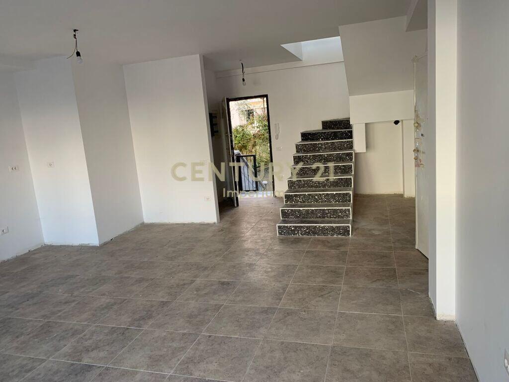 We offer a Duplex for sale near the Botanical Zoological Garden! 250,000 €